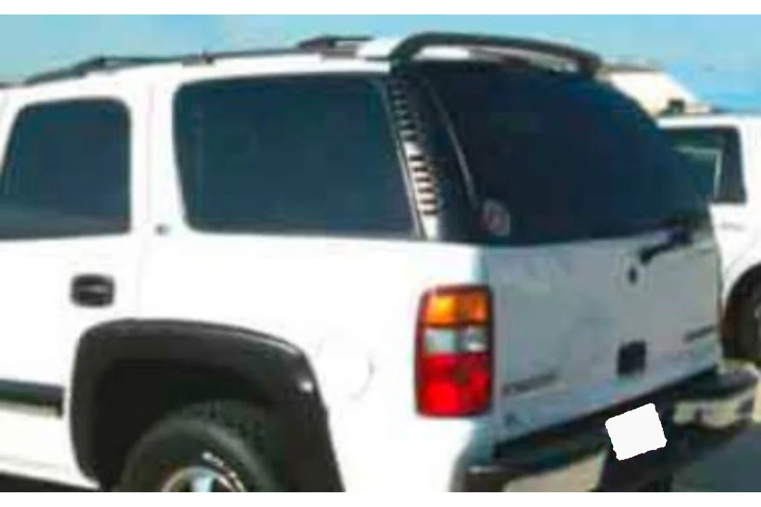 2001 Chevrolet Tahoe : Spoiler Painted