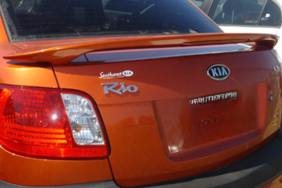 2009 Kia Rio : Spoiler Painted - Image 4