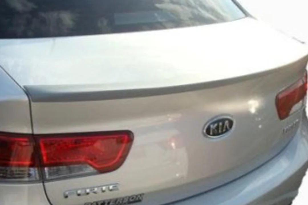 2011 Kia Forte : Spoiler Painted - Image 3