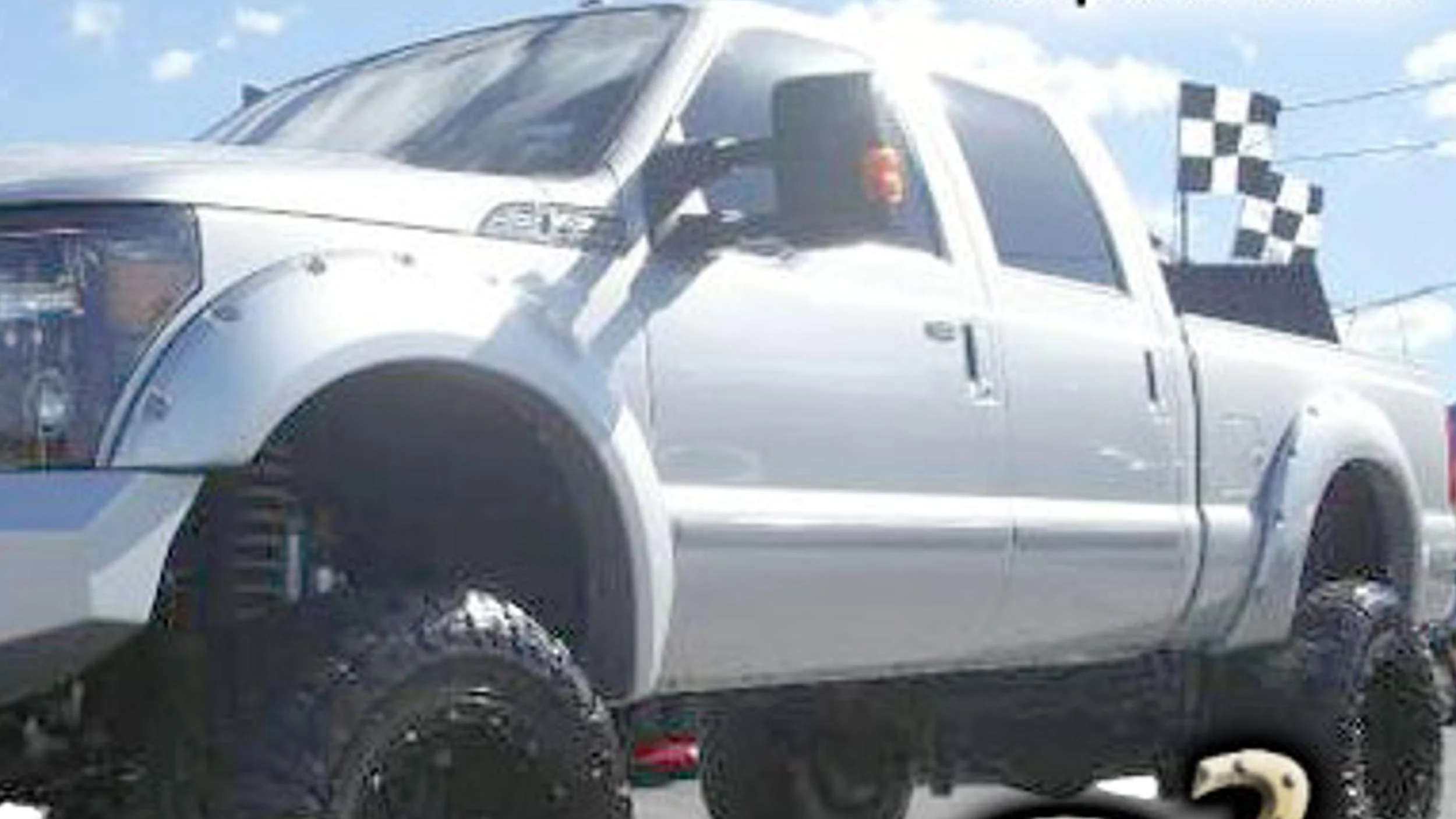 2014 Ford F-250/F-350 : Fender Flare Painted (Aftermarket) - Image 2