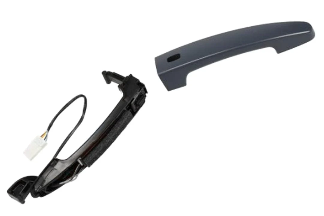 2016 Chevrolet Malibu : Door Handle Painted (Front)