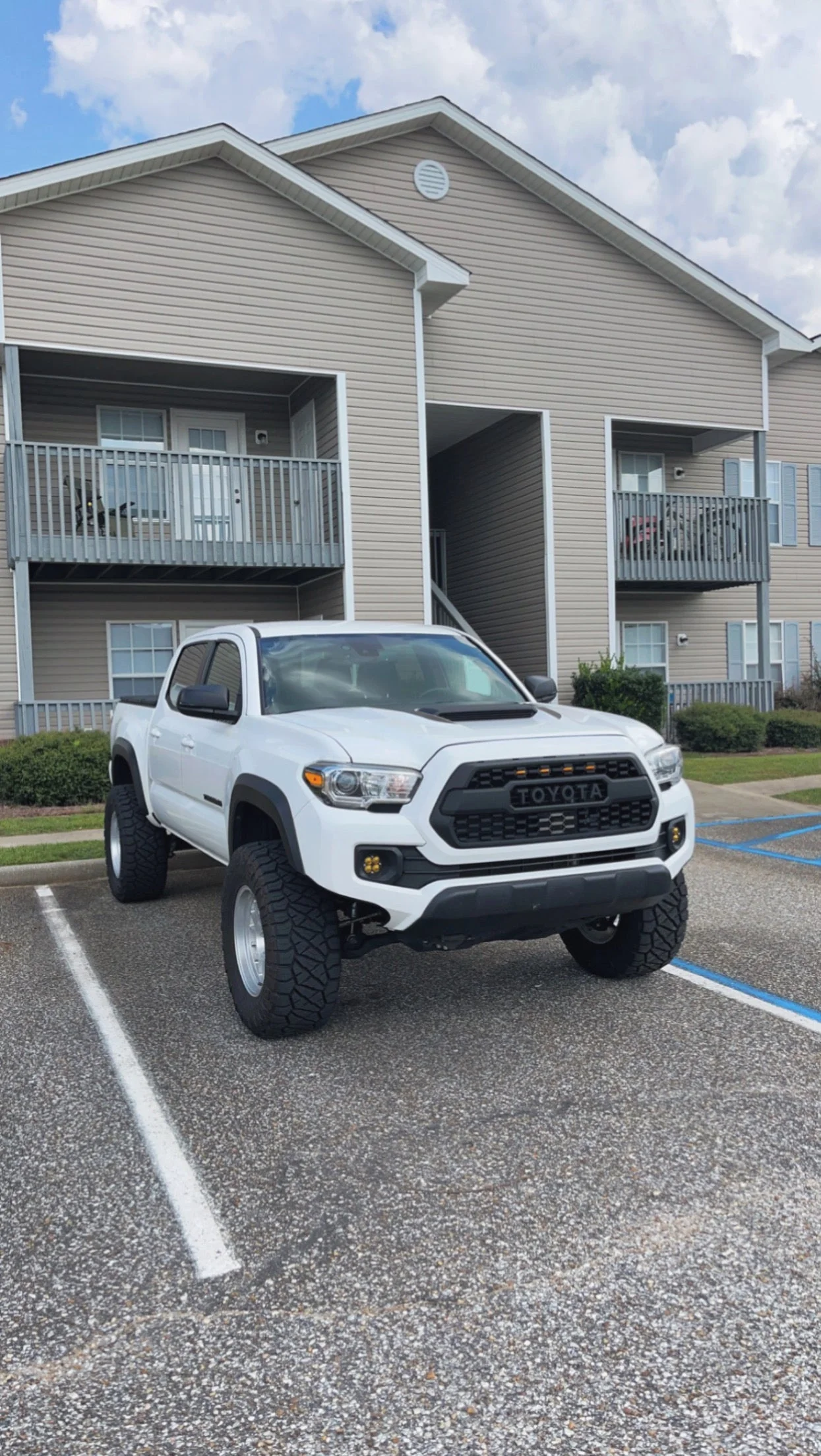 2016-2023 Toyota Tacoma : Hood Painted (3rd Generation | WITH: Scoop Opening | Aftermarket) | Painted to Match, Ready to Install - Image 21